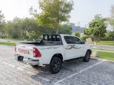 تويوتا هيلوكس SR5 2025